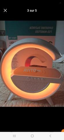 باف متعدد الألوان و شاحن لاسلكي للهاتف في نفس الوقت 