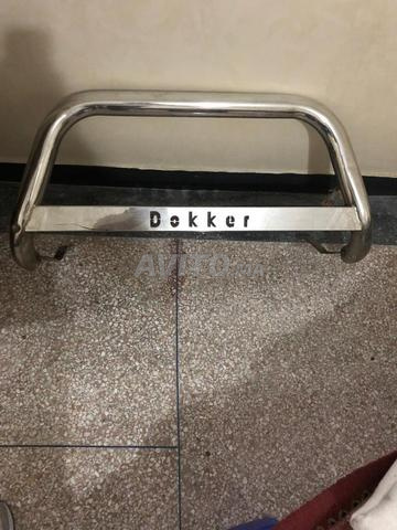 Barre en inox en bon état pour Dacia