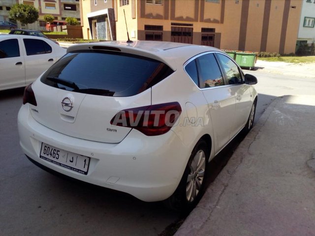 Opel Astra occasion Diesel Modèle 2012