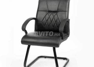 كراسي الزوار مصنوعة من القماش متاحة