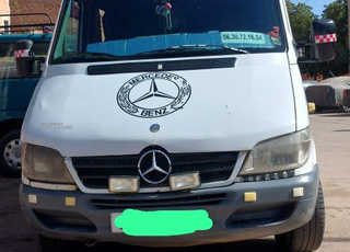 Mercedes  سيارة للبيع في حالة 