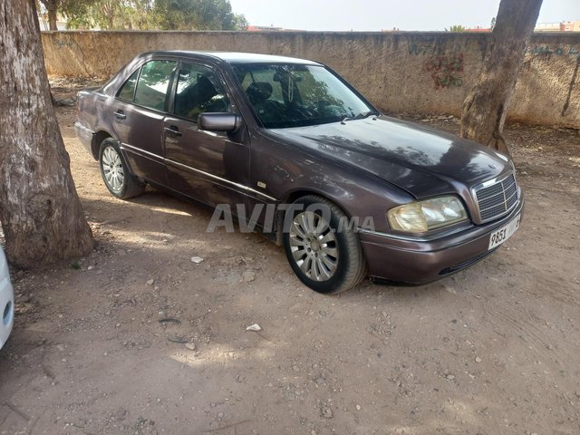 Mercedes-Benz 250 occasion Diesel Modèle 1995