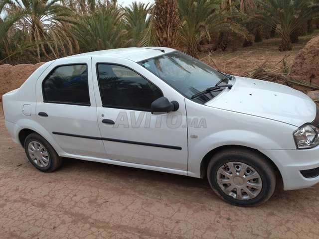 Dacia Logan occasion Essence Modèle 2011