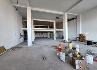 محل تجاري بمساحة 600 متر مربع للإيجار في فونتي