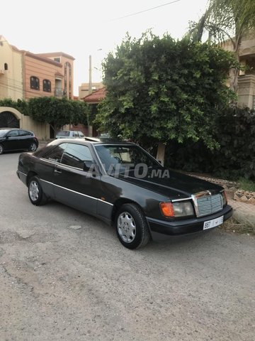 Mercedes-Benz 250 occasion Diesel Modèle 1991