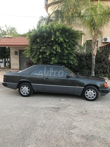 Mercedes-Benz 250 occasion Diesel Modèle 1991