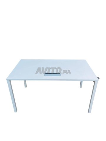 مكتب أبيض Haworth 140x80 سم مع ممر للكابلات - عرض ترويجي