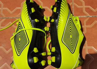 3 Godasses NEUF Kipsta taille 37,33