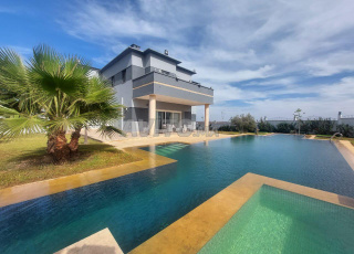 Villa 16500 m² avec villa 750 m² 4 chambres