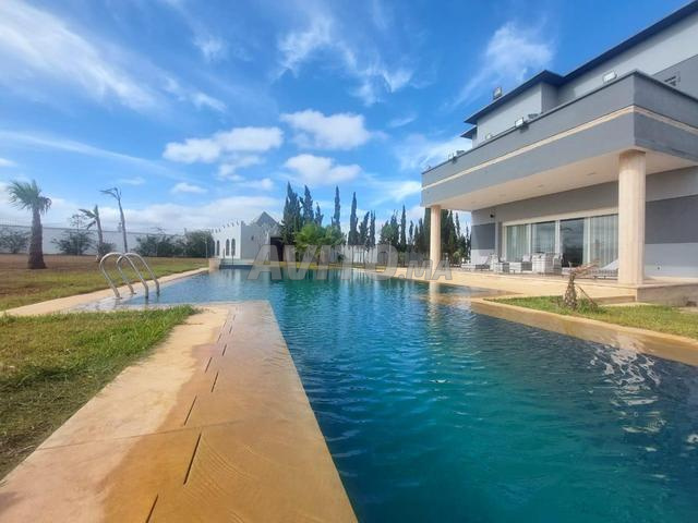 Villa 16500 m² avec villa 750 m² 4 chambres