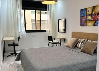 Jolie studio haut standing meuble