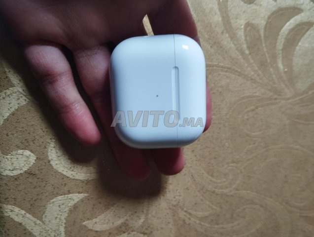 Airpods iphone 15 pro max a vendre prix 1900DH