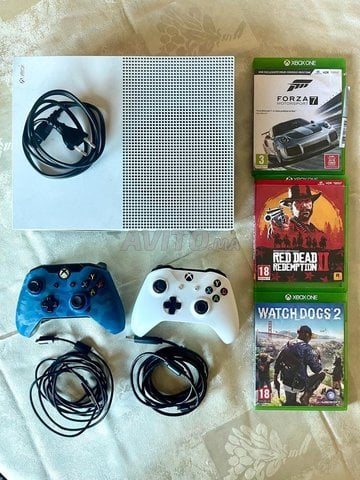 Xbox One S - 2 manettes - 3 jeux