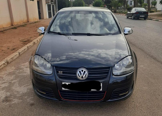 golf 5 en très bon état 