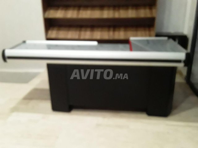 sortie de caisse avec tapis roulant