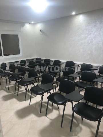 كراسي مدرسية مع طاولة كتابة