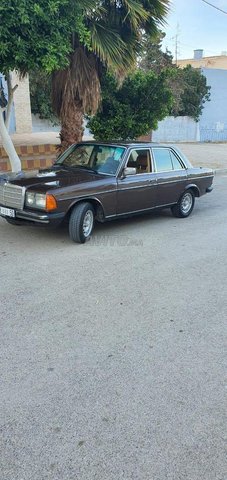 Mercedes-Benz 240 occasion Diesel Modèle 1983