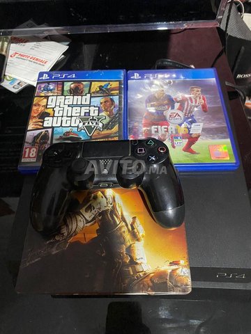 Ps4 FAT avec manette et GTA 5, BLACKOPS 3, FIFA 16