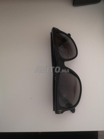 vente belles lunettes noires Tom Ford  - 450dhs 
