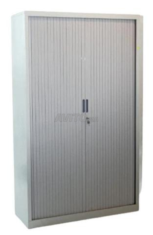 خزانة معدنية بباب ستائر