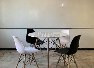 Table avec 4 chaises