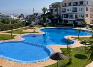 Appt salon2ch jardin piscine garage