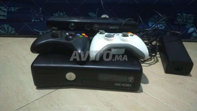 xbox 360 avec 10 jeux vidéo 
