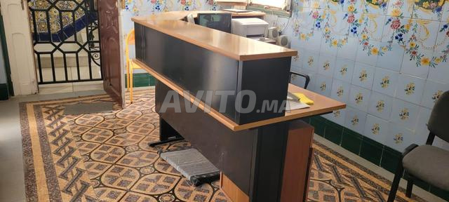 Bureau de comptoir en très bon état 