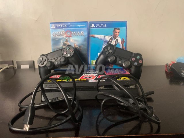 PLAYSTATION 4 SLIM 2 JEUX ET REFROIDISSEUR
