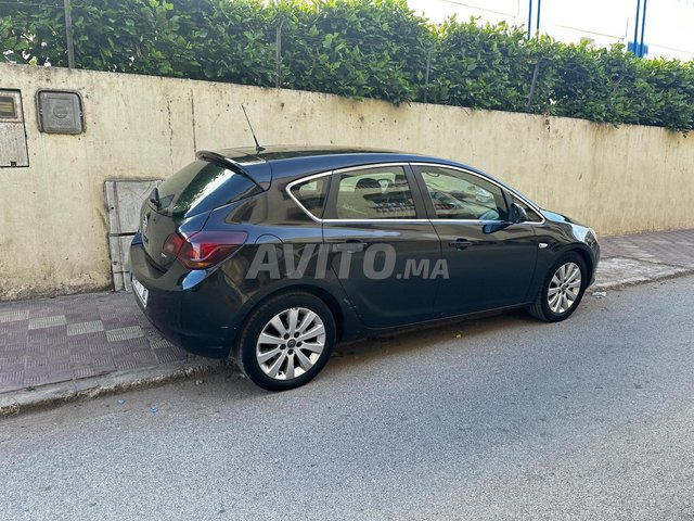 Opel Astra occasion Diesel Modèle 2011