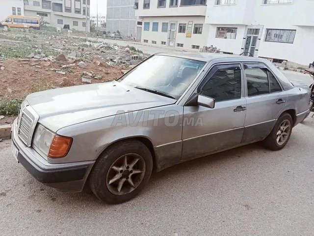 Mercedes-Benz 250 occasion Essence Modèle 1992