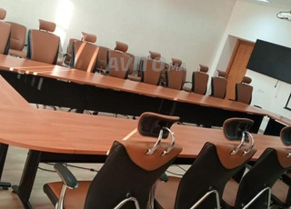 table de réunion disponible 