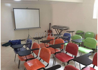 chaise avec écritoire   معدات مدرسية 