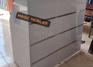 bureau de réception / les banquette en cuir  