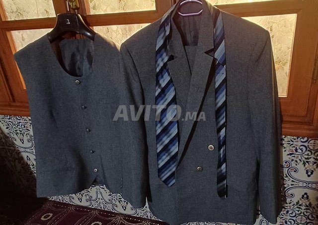 costume homme gris Vetements a Khouribga Avito.ma