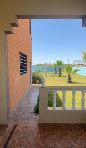 ارض 8000متر وفيلا 170متر على الطريق 