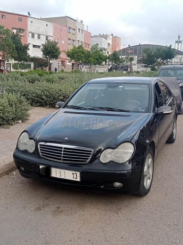 Mercedes-Benz 220 occasion Diesel Modèle 2000