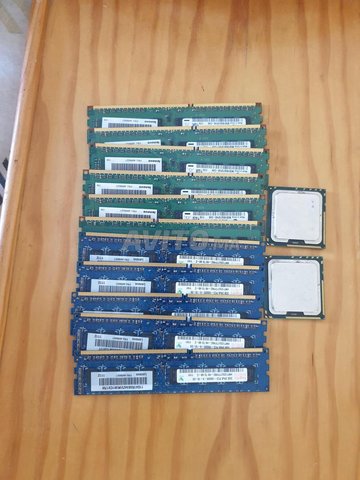12 mémoires Ram à 2G et 2 processeurs Xeon 3558
