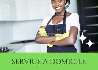 عاملة منزل وطباخة ومربية وحاضنة مريض