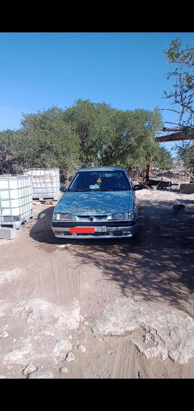 سيارة r19 storia Renault 