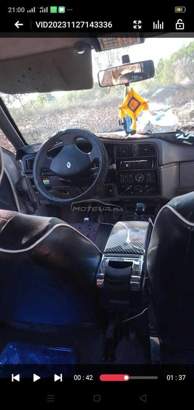 سيارة r19 storia Renault 