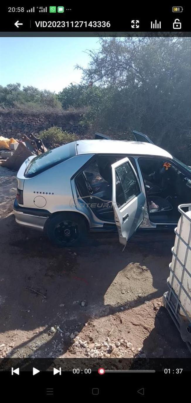 سيارة r19 storia Renault 