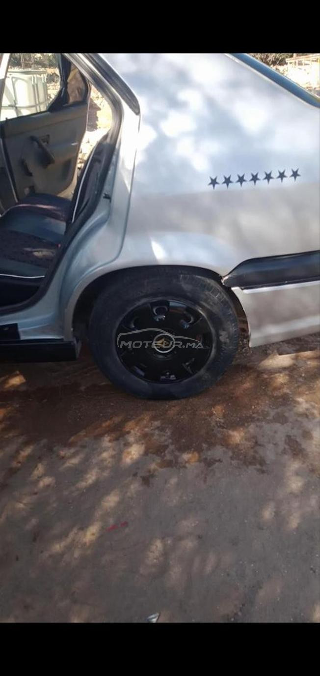 سيارة r19 storia Renault 