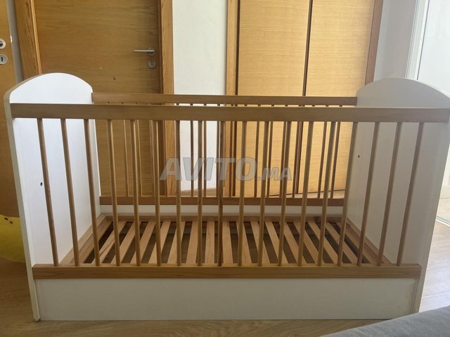 Lit bébé avec matelas 