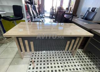  مكاتب محلية الصنع مع تخفيضات في الأسعار