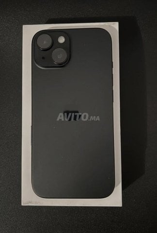 Iphone 15 noir avec sa boite et chargeur originale 