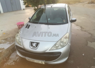 سيارة مستعملة بيجو