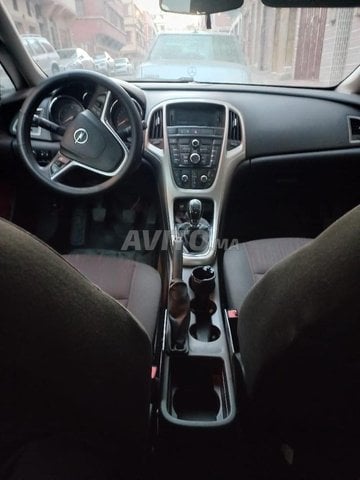 Voiture Opel Astra 2015 à Casablanca  Diesel  - 7 chevaux