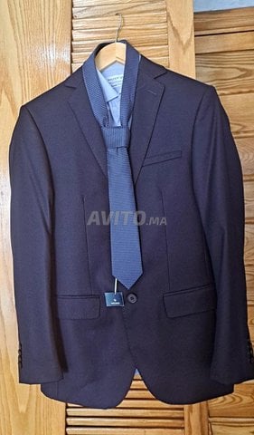 Ensemble Costume Moxe tout neuf. Vetements a Casablanca Avito.ma