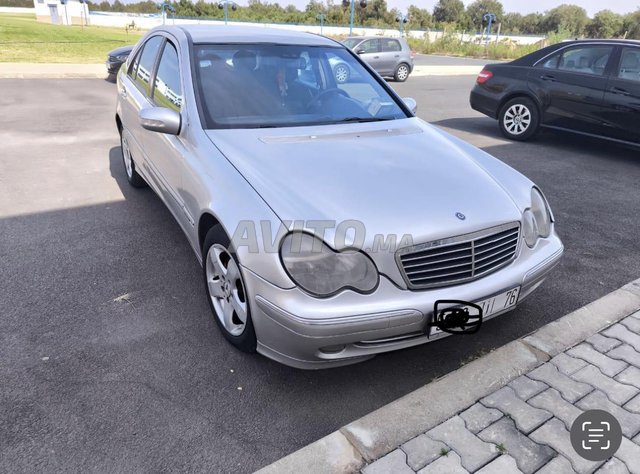 Mercedes-Benz 220 occasion Diesel Modèle 2000